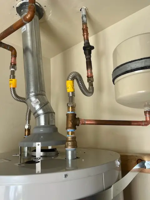 Water heater installation and plumbing repair in San Buenaventura (Ventura)